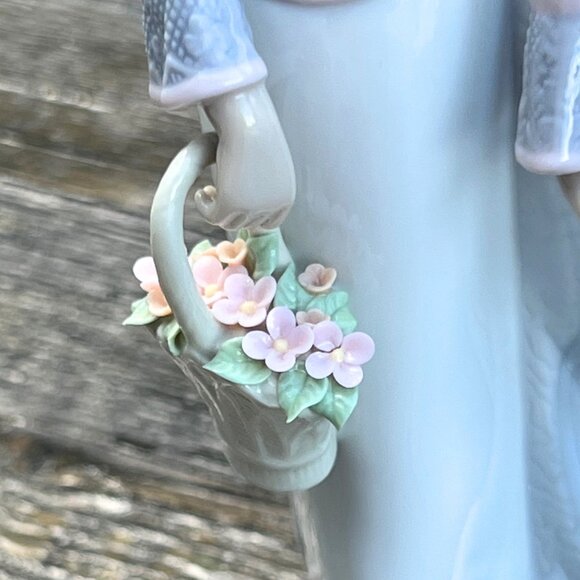RETIRED LLADRO 7622 BASKET OF LOVE GIRL & FLOWERS FIGURINE with Original BOX - Picture 6 of 13
